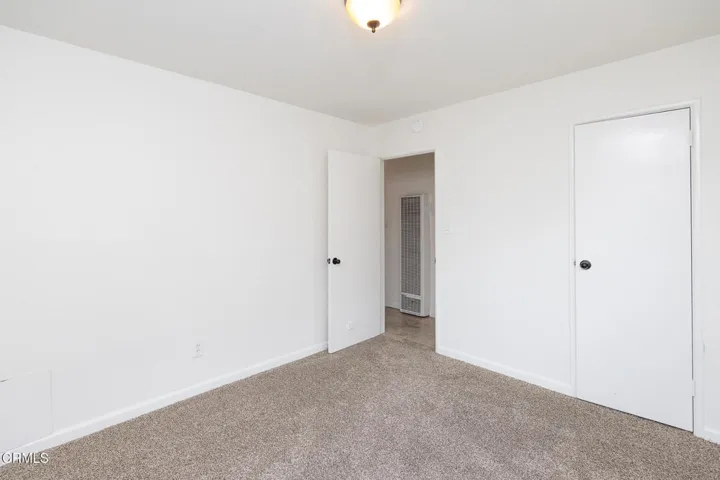 136 Oxnard Ave-13