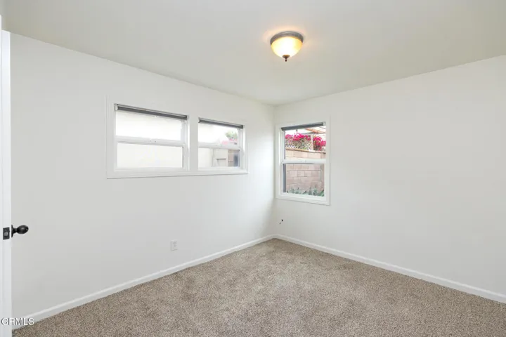 136 Oxnard Ave-12