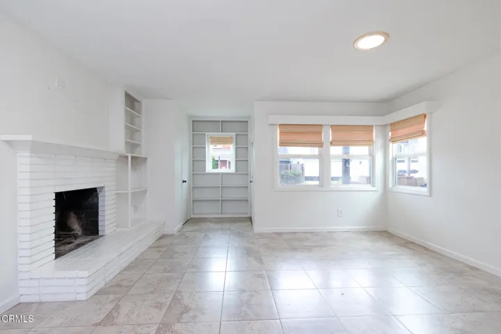 136 Oxnard Ave-26