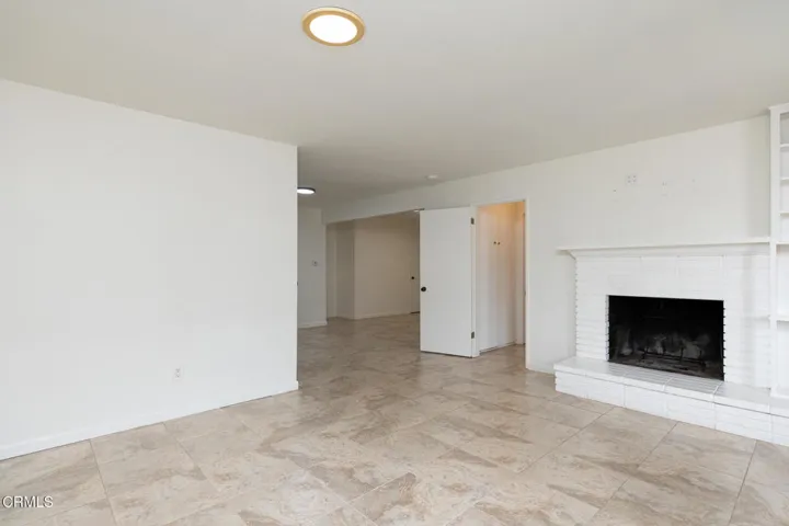 136 Oxnard Ave-22