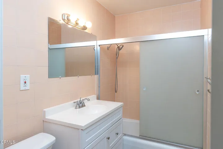 136 Oxnard Ave-15