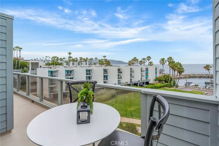 250 The Villages 303, Redondo Beach, California 90277