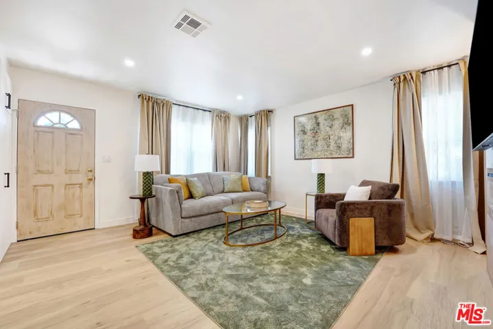 5252 Canoga Avenue, Los Angeles, California 91364
