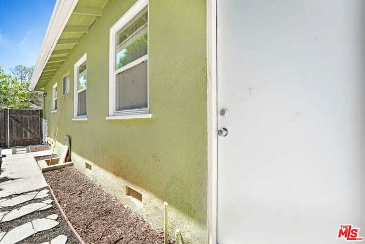5252 Canoga Avenue, Los Angeles, California 91364