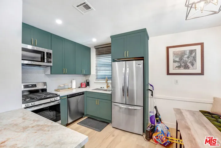 5252 Canoga Avenue, Los Angeles, California 91364