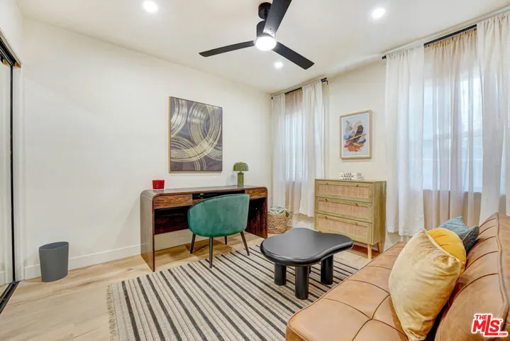 5252 Canoga Avenue, Los Angeles, California 91364