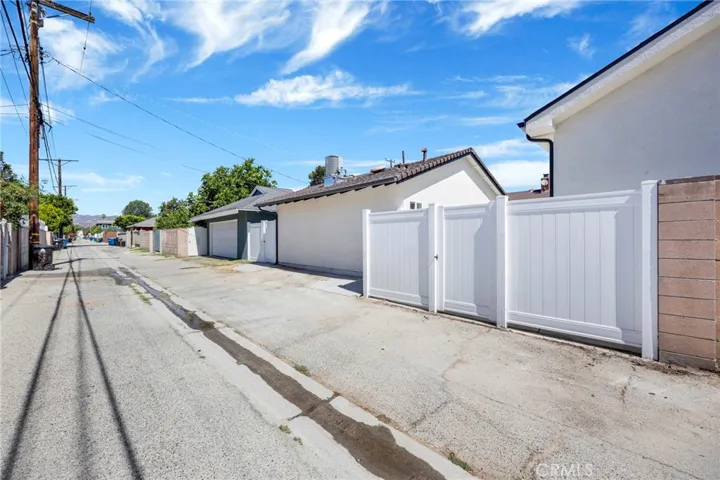 22538 Roscoe Boulevard, West Hills, California 91304
