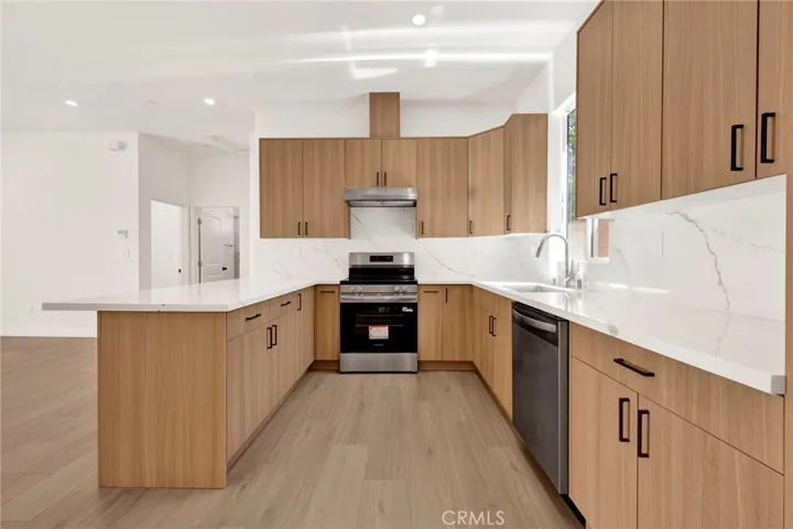 22538 Roscoe Boulevard, West Hills, California 91304