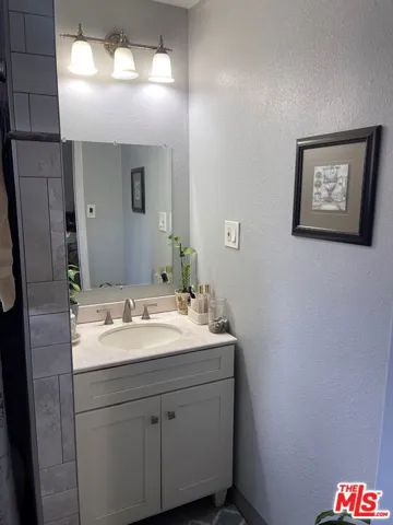 915 E 76th Place, Los Angeles, California 90001