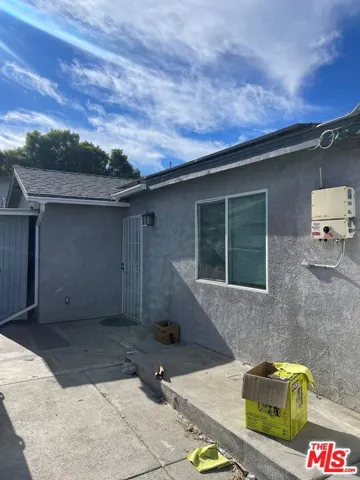 915 E 76th Place, Los Angeles, California 90001