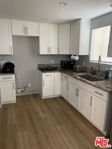 915 E 76th Place, Los Angeles, California 90001