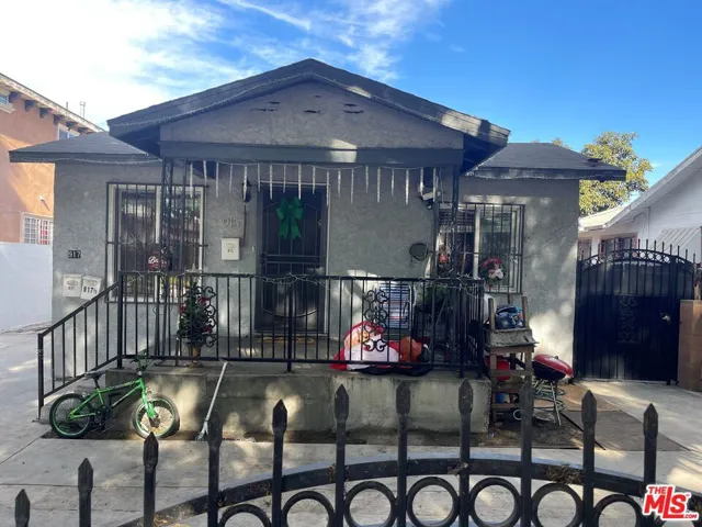 915 E 76th Place, Los Angeles, California 90001