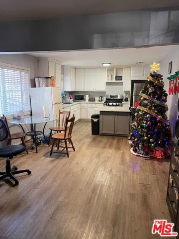 915 E 76th Place, Los Angeles, California 90001