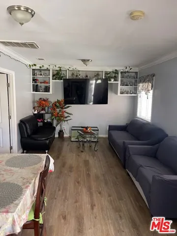 915 E 76th Place, Los Angeles, California 90001