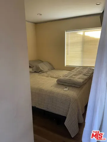 915 E 76th Place, Los Angeles, California 90001