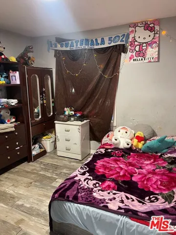 915 E 76th Place, Los Angeles, California 90001