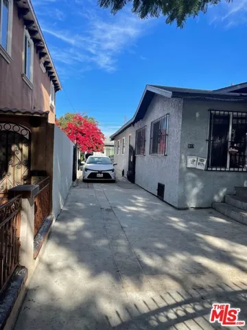 915 E 76th Place, Los Angeles, California 90001