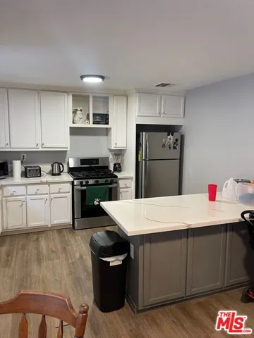 915 E 76th Place, Los Angeles, California 90001