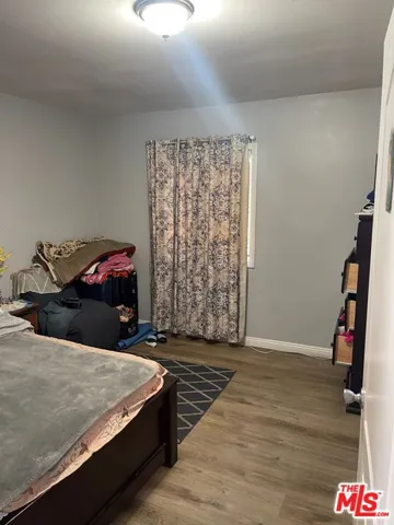 915 E 76th Place, Los Angeles, California 90001