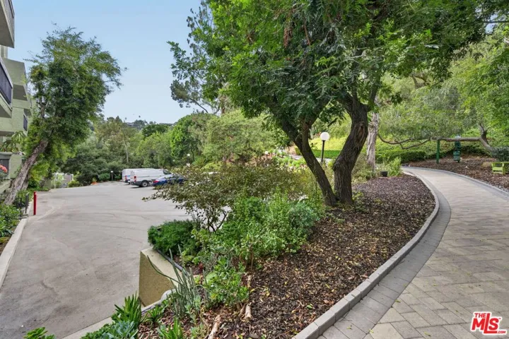 2018 Griffith Park Boulevard 123, Los Angeles, California 90039