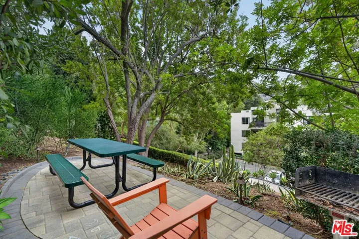 2018 Griffith Park Boulevard 123, Los Angeles, California 90039