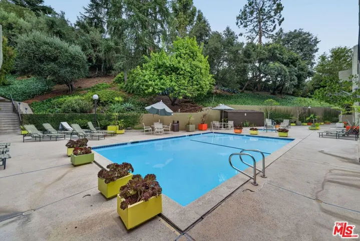 2018 Griffith Park Boulevard 123, Los Angeles, California 90039