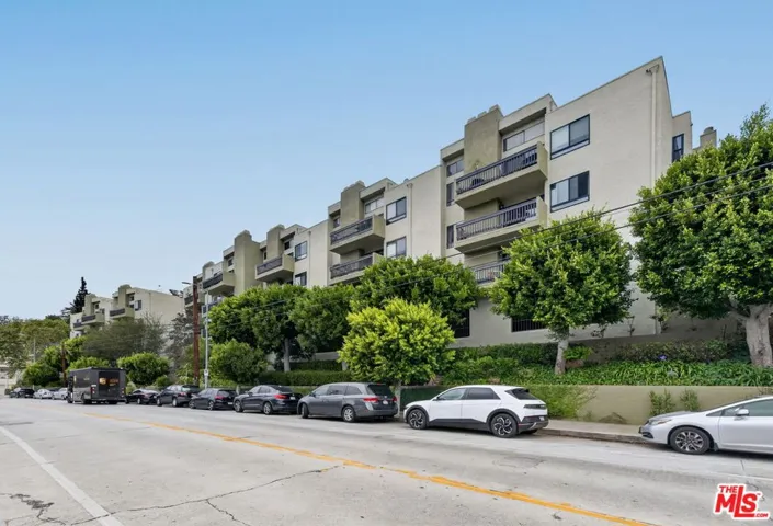 2018 Griffith Park Boulevard 123, Los Angeles, California 90039