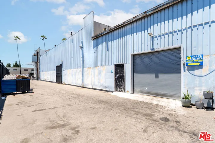 6200 Avalon Boulevard, Los Angeles, California 90003