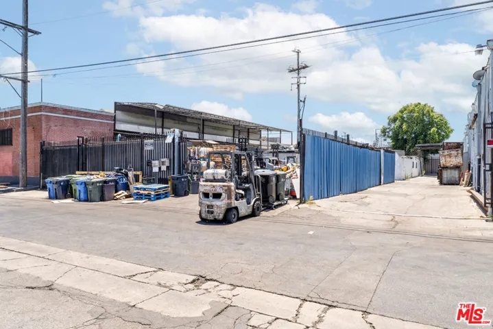 6200 Avalon Boulevard, Los Angeles, California 90003
