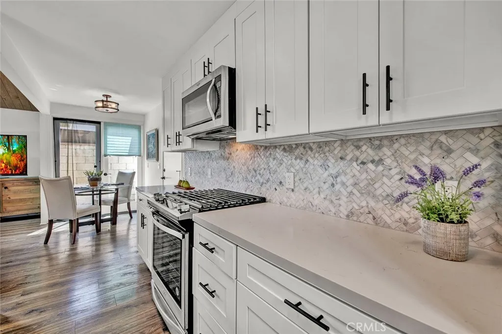 347 Walnut, Newport Beach, California 92663 — photo 4