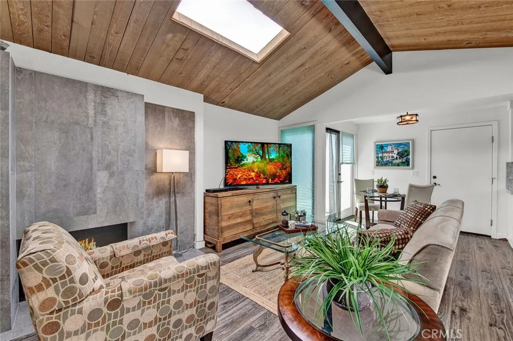 347 Walnut, Newport Beach, California 92663 — photo 5