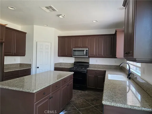 1899 Spring White Road, Hemet, California 92545