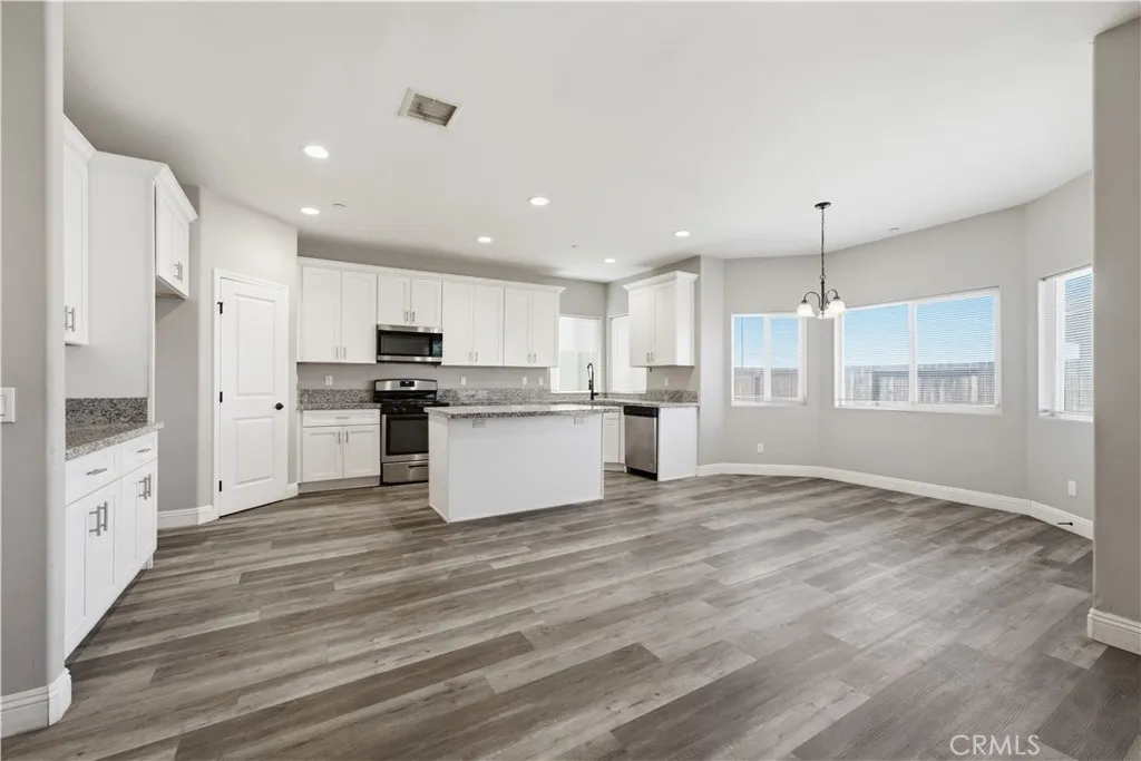 20844 Lakeview Drive, California City, California 93505 — photo 5