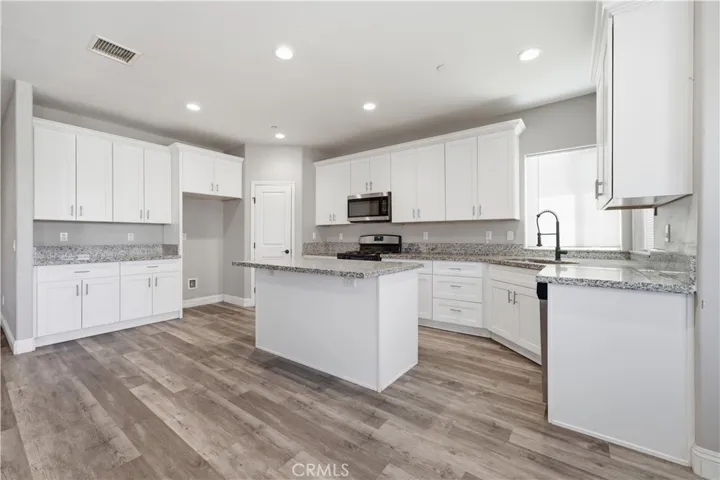 20844 Lakeview Drive, California City, California 93505