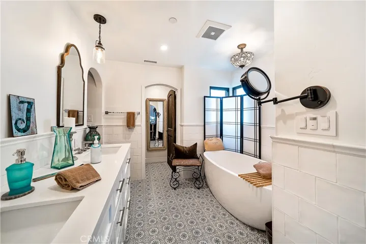Primary bath