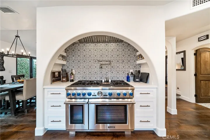 Chefs kitchen with all the amenities!