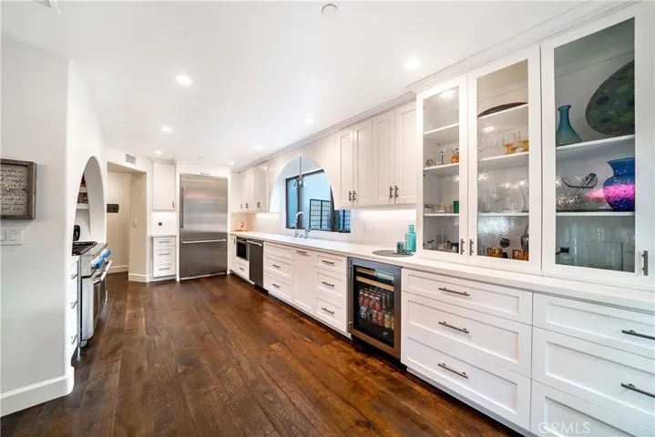 Chefs kitchen with all the amenities!