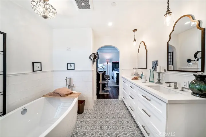 Primary bath with dual sinks, soaking tub and amazing shower!