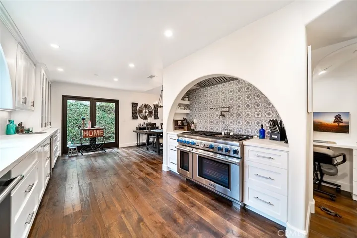 Chefs kitchen with all the amenities!