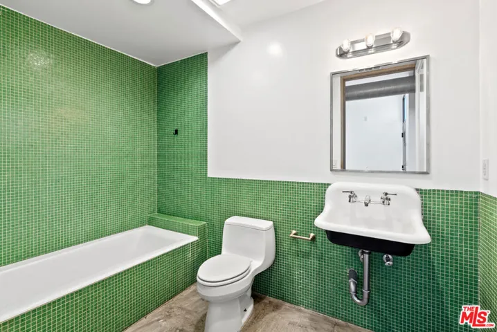 1544 12th Street 303, Santa Monica, California 90401