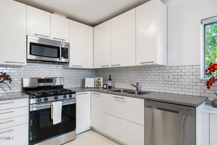 395 S Oakland Ave #105 009-mls