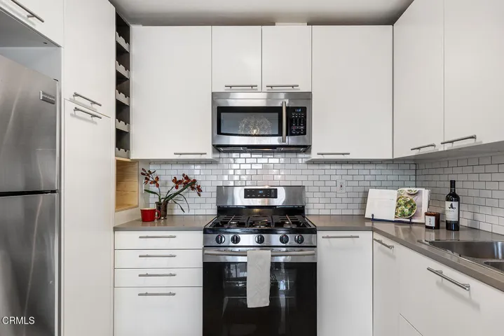 395 S Oakland Ave #105 010-mls