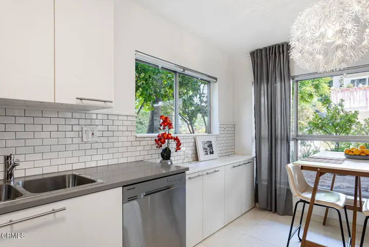 395 S Oakland Ave #105 011-mls
