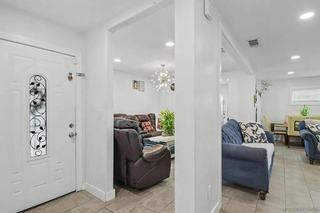 8032 Poplin Drive, Santee, California 92071 — photo 5