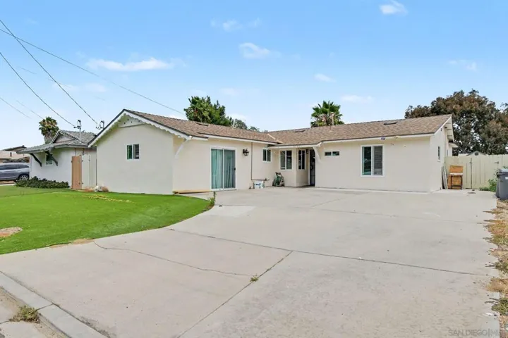 8032 Poplin Drive, Santee, California 92071