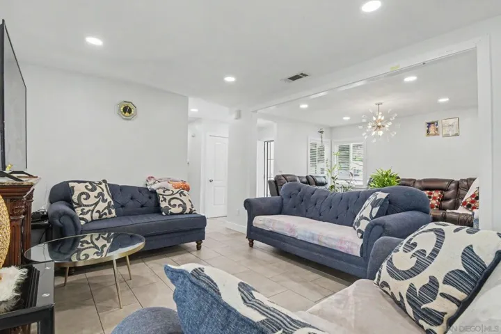 8032 Poplin Drive, Santee, California 92071