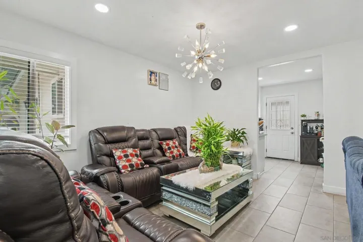 8032 Poplin Drive, Santee, California 92071