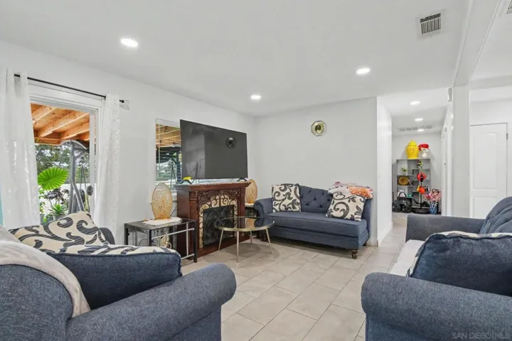 8032 Poplin Drive, Santee, California 92071