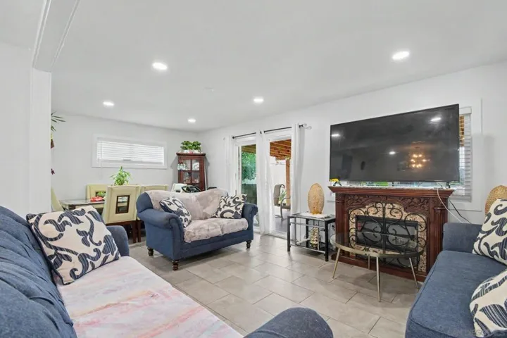 8032 Poplin Drive, Santee, California 92071