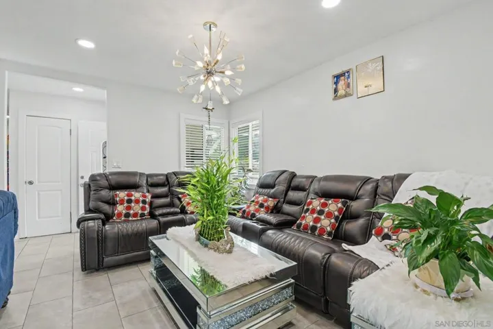 8032 Poplin Drive, Santee, California 92071